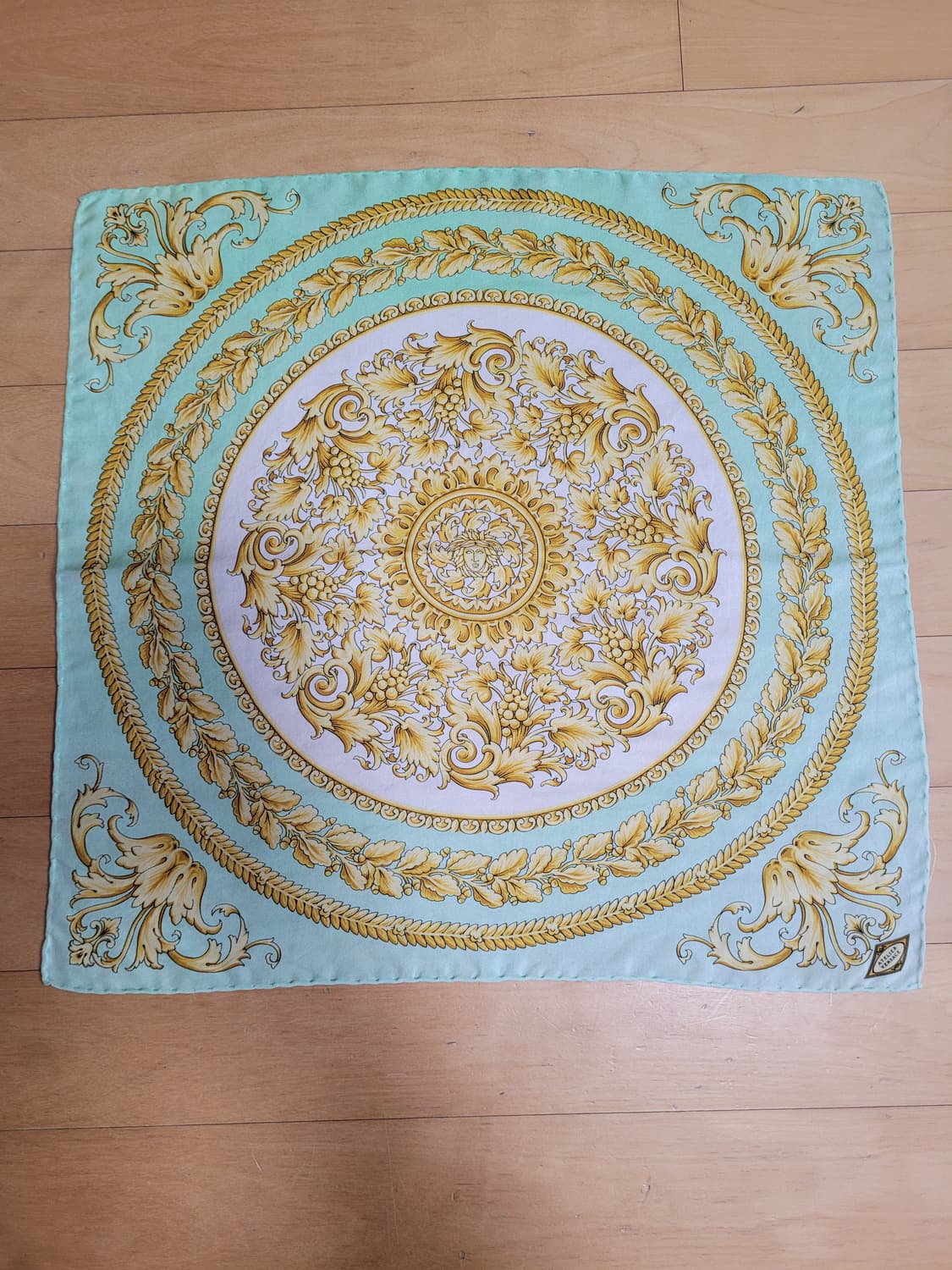 정품 베르사체 실크 스카프 상품이미지4