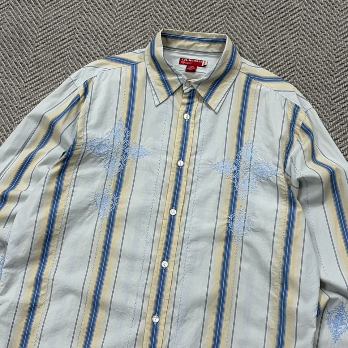 게스 자수 디테일 스트라이프셔츠 v2918 상품이미지3