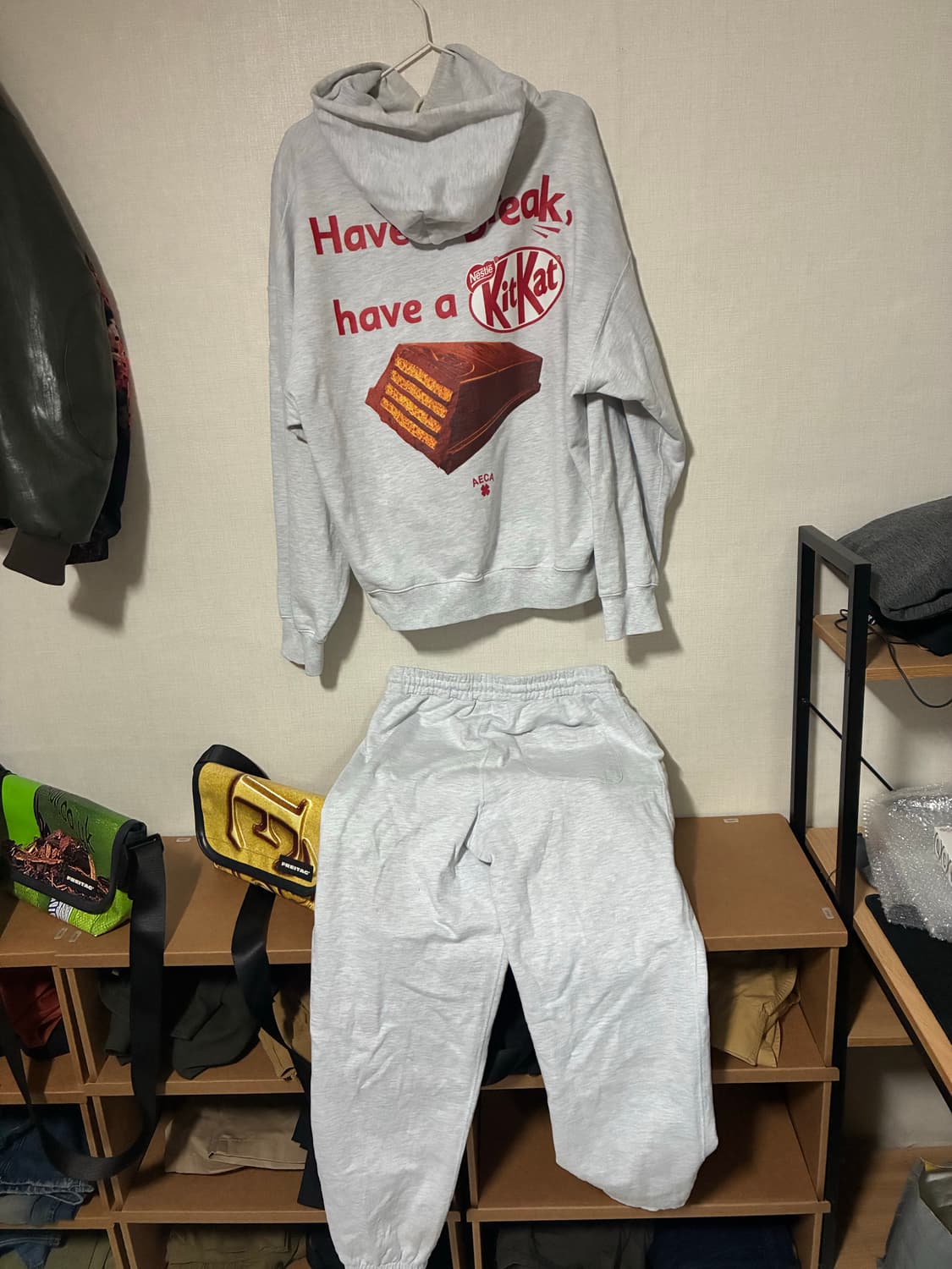 에이카화이트 x 킷캣 트레이닝 셋업  상품이미지2
