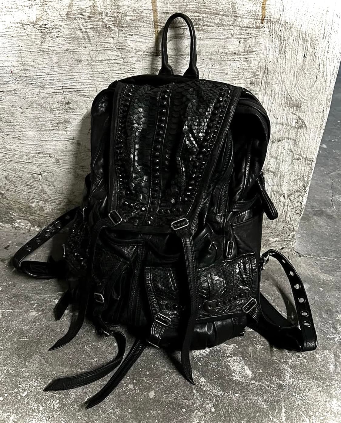 Kmrii Python leather bagpack🐍 상품이미지1