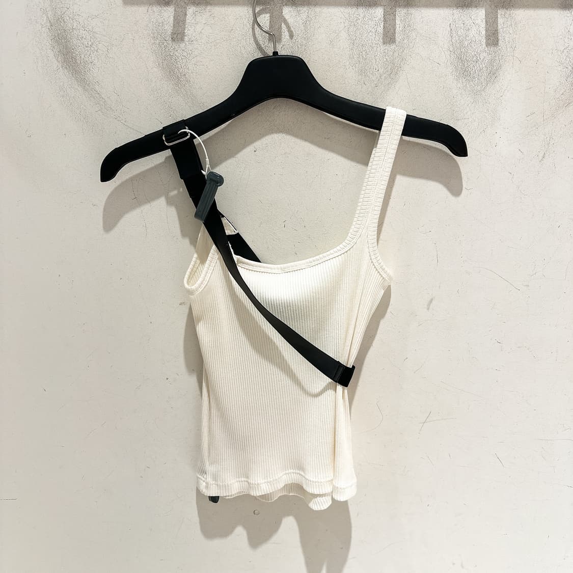 (정품/새상품) COURREGES 꾸레쥬 여성 화이트 스트랩 탱크탑 상품이미지3