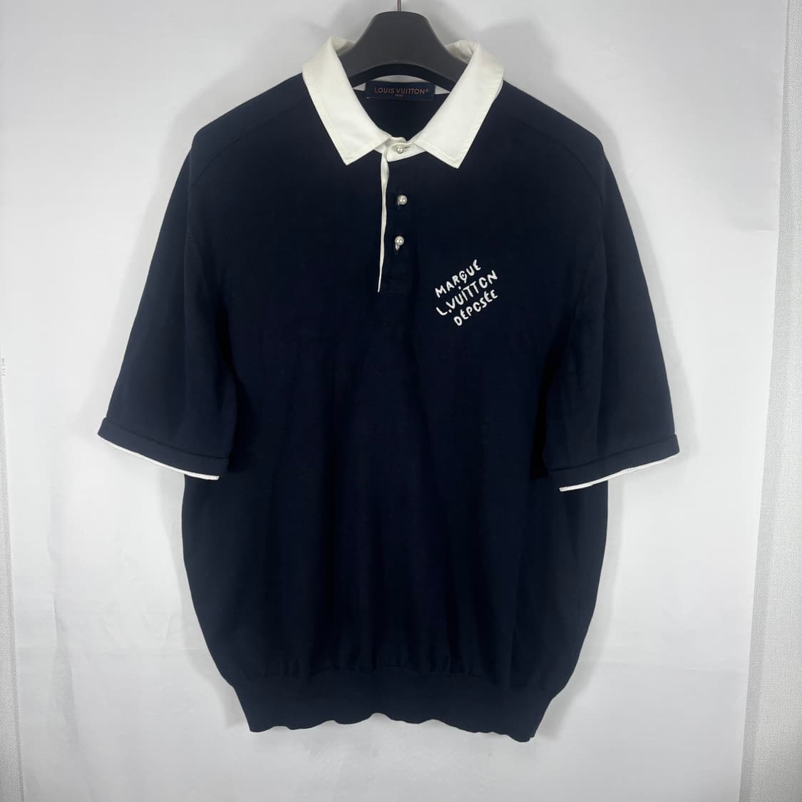 (25년식,정품)루이비통 엠브로이더드 숏슬리브 폴로셔츠 XL 상품이미지1