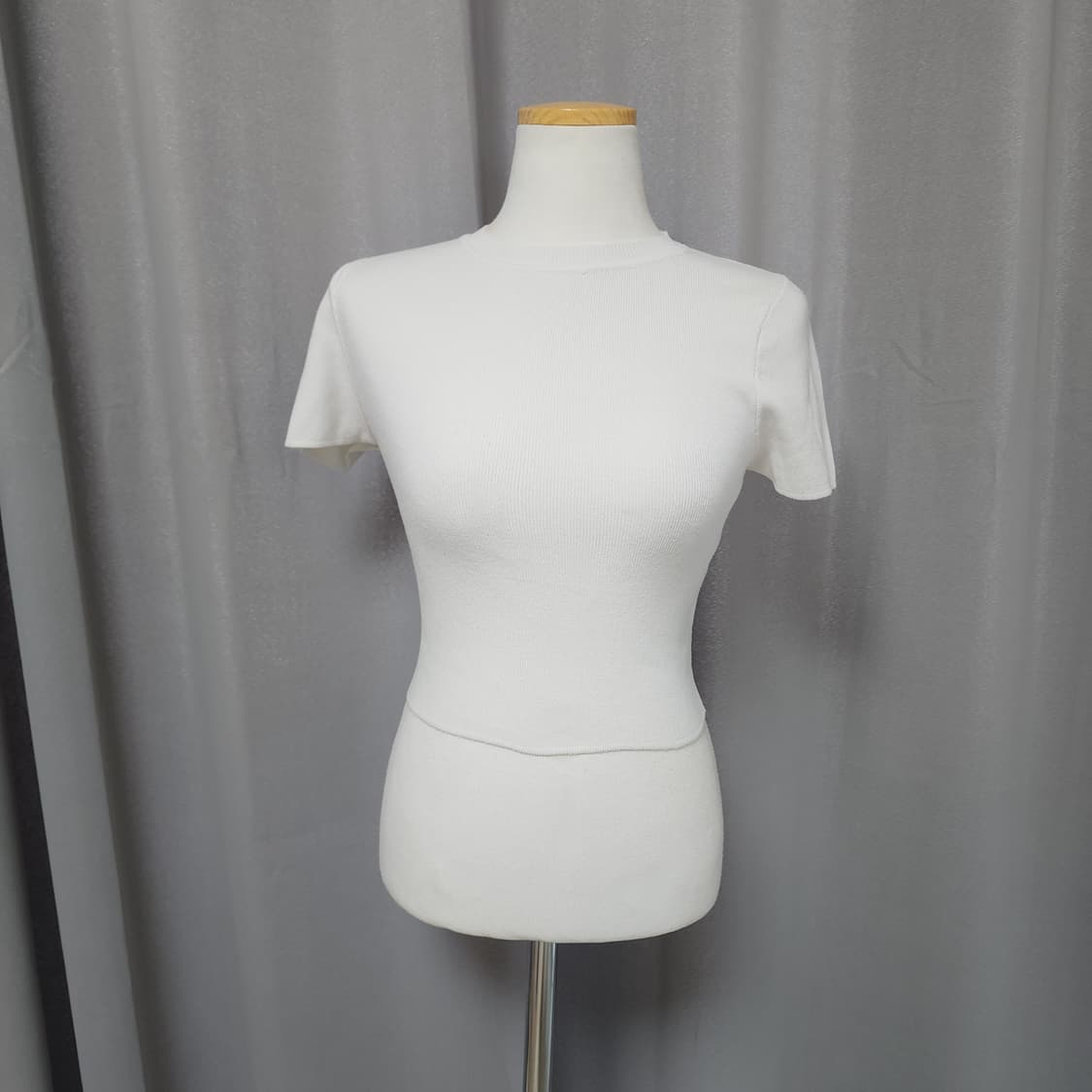ZARA 자라 니트 크롭 반팔티셔츠
M 상품이미지1