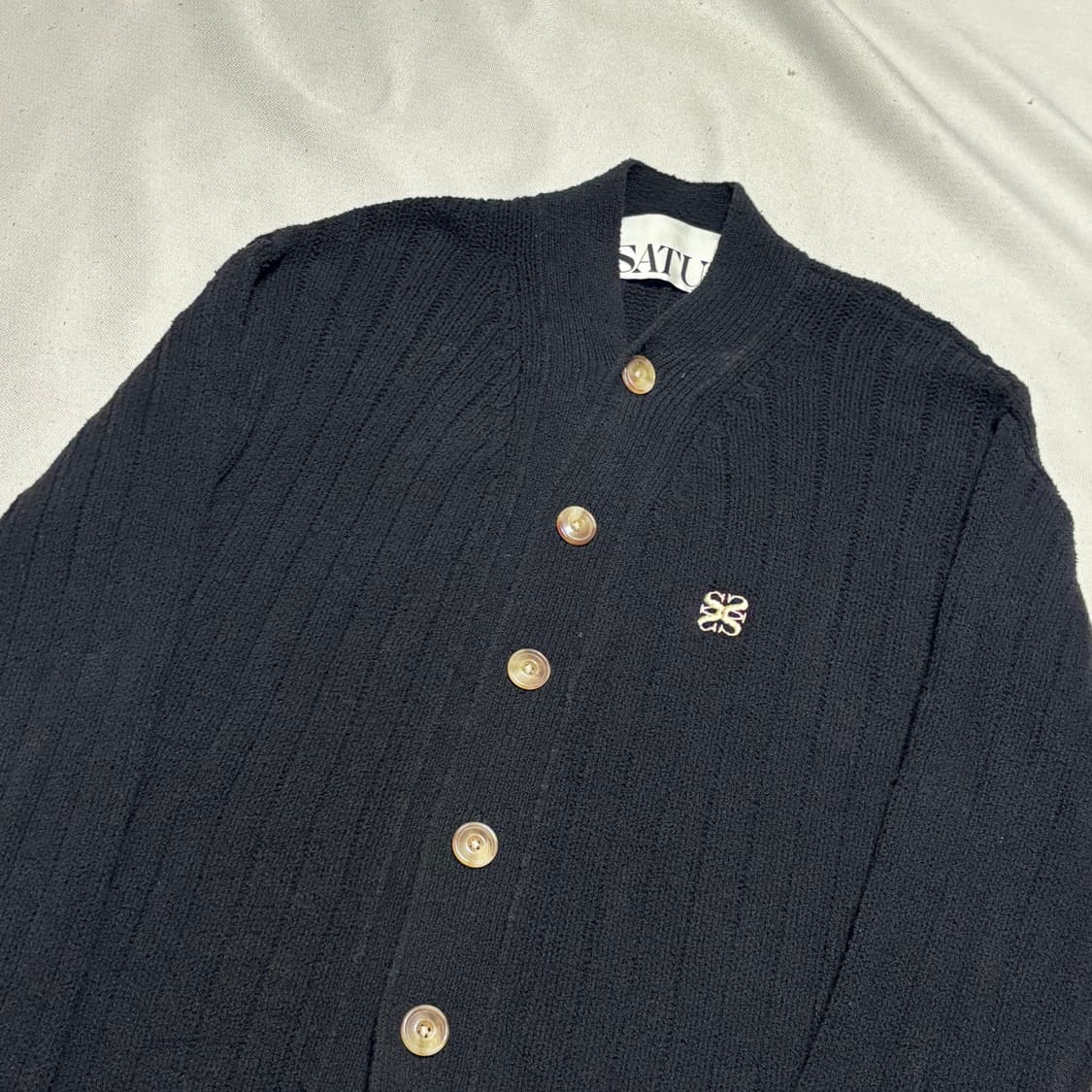 L 세터 파로 오버 사이즈 부클 블랙 가디건 상품이미지1