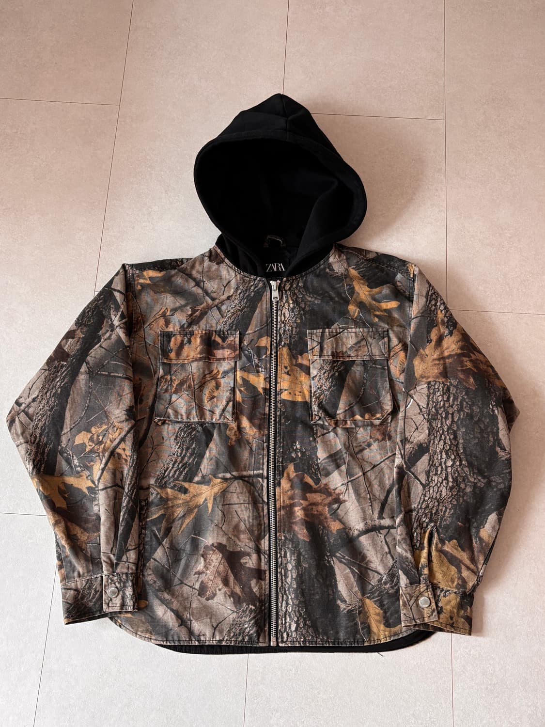 조용히 다시 떠오르는 리얼트리 패턴 집업 후디 L 상품이미지1