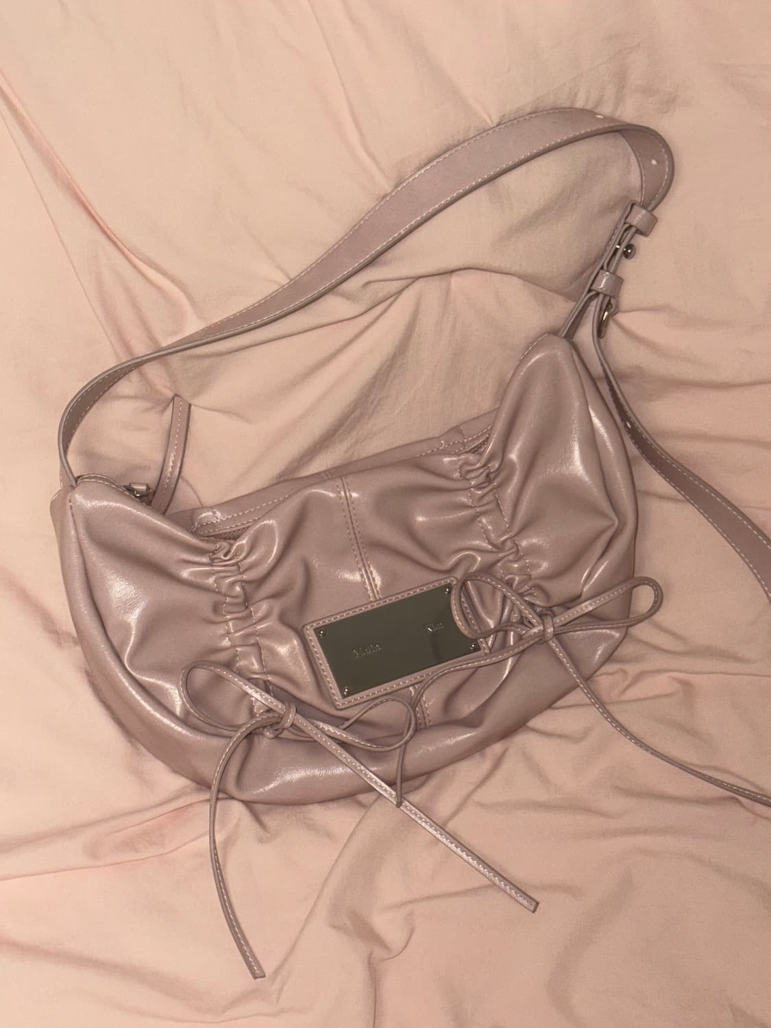 마뗑킴 하프 리본 셔링 숄더백 상품이미지1