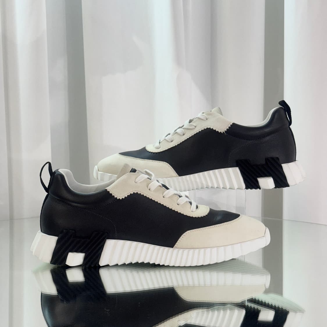 [새상품급/42] 에르메스 바운싱 스니커즈 카프스킨 스웨이드 블랙 화이트 상품이미지4