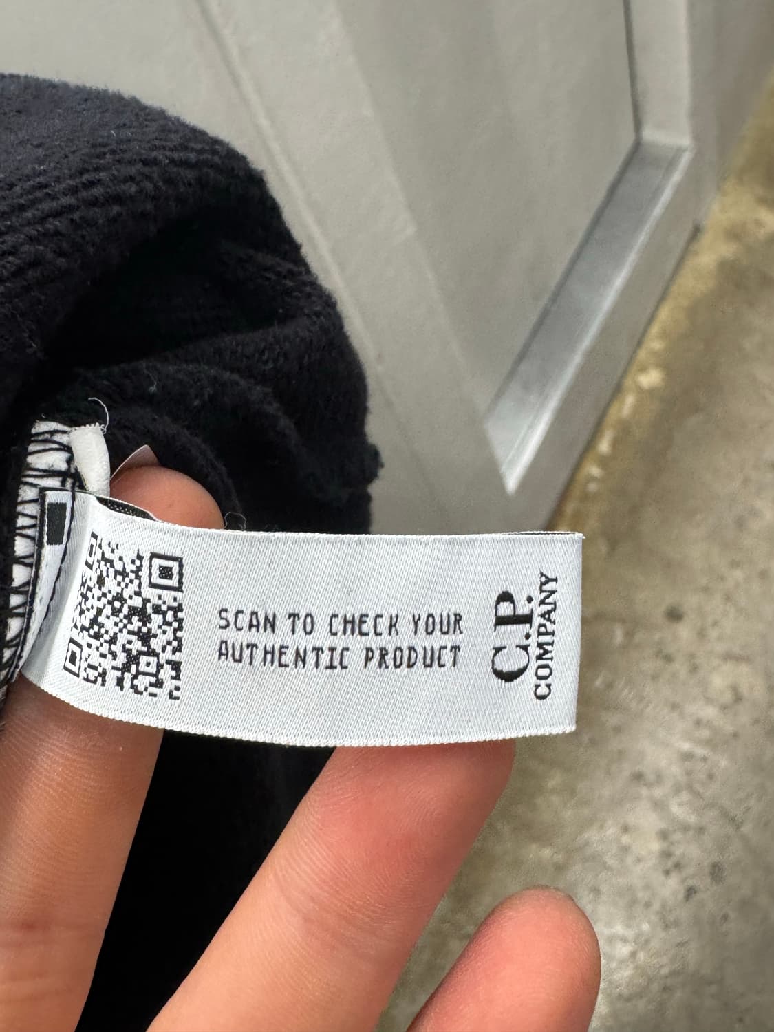 CP 컴퍼니 맨투맨 블랙 상품이미지5