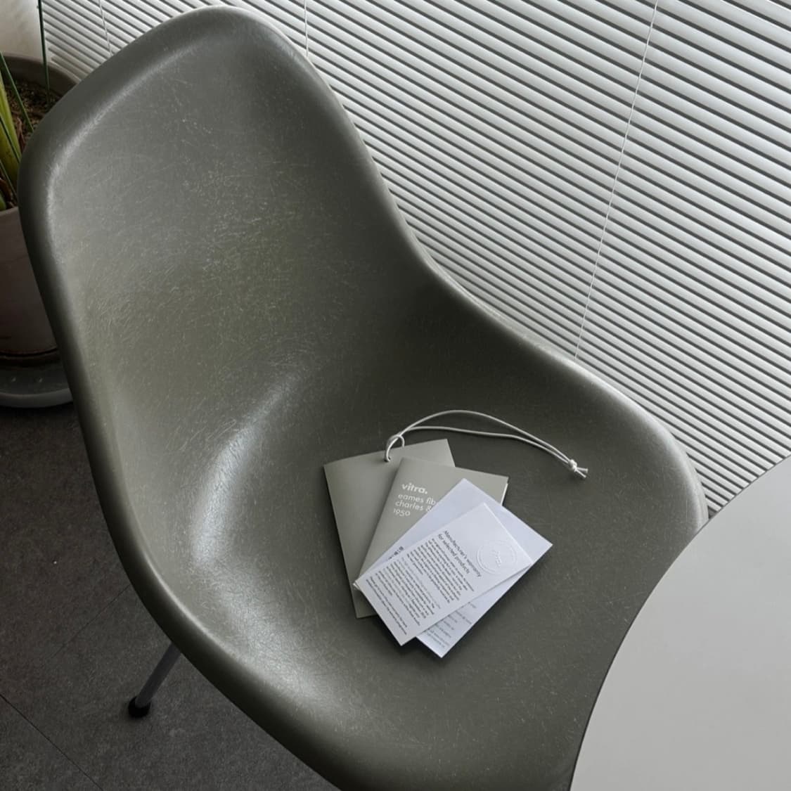 Vitra Eames Fiberglass Side Chair DSX  상품이미지1