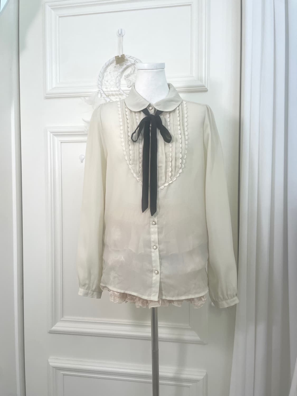 butter lace trim black bow blouse 상품이미지1