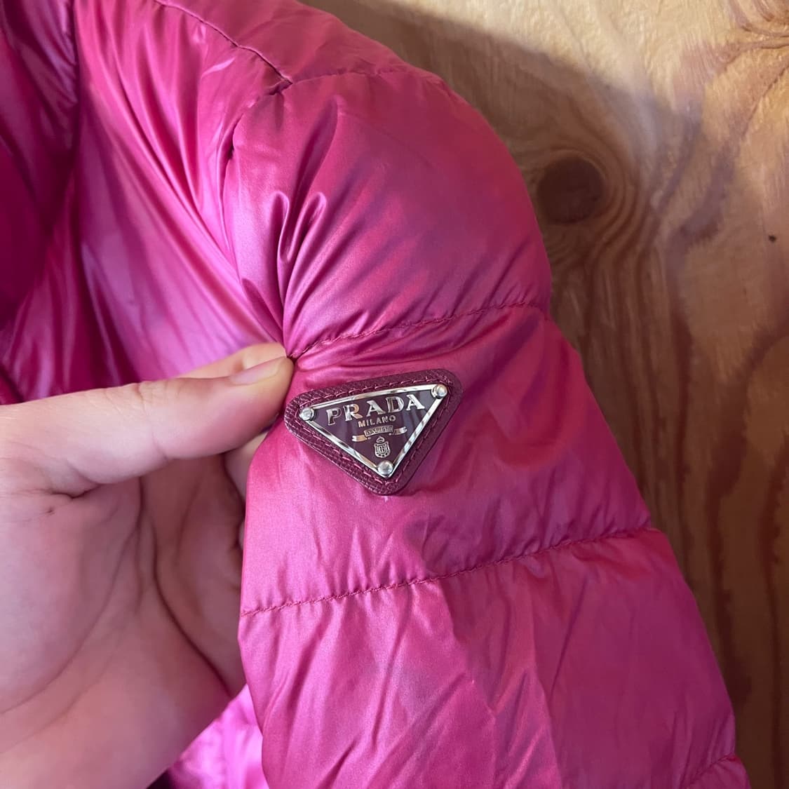 프라다 삼각로고 패딩 판매 합니다.  상품이미지7
