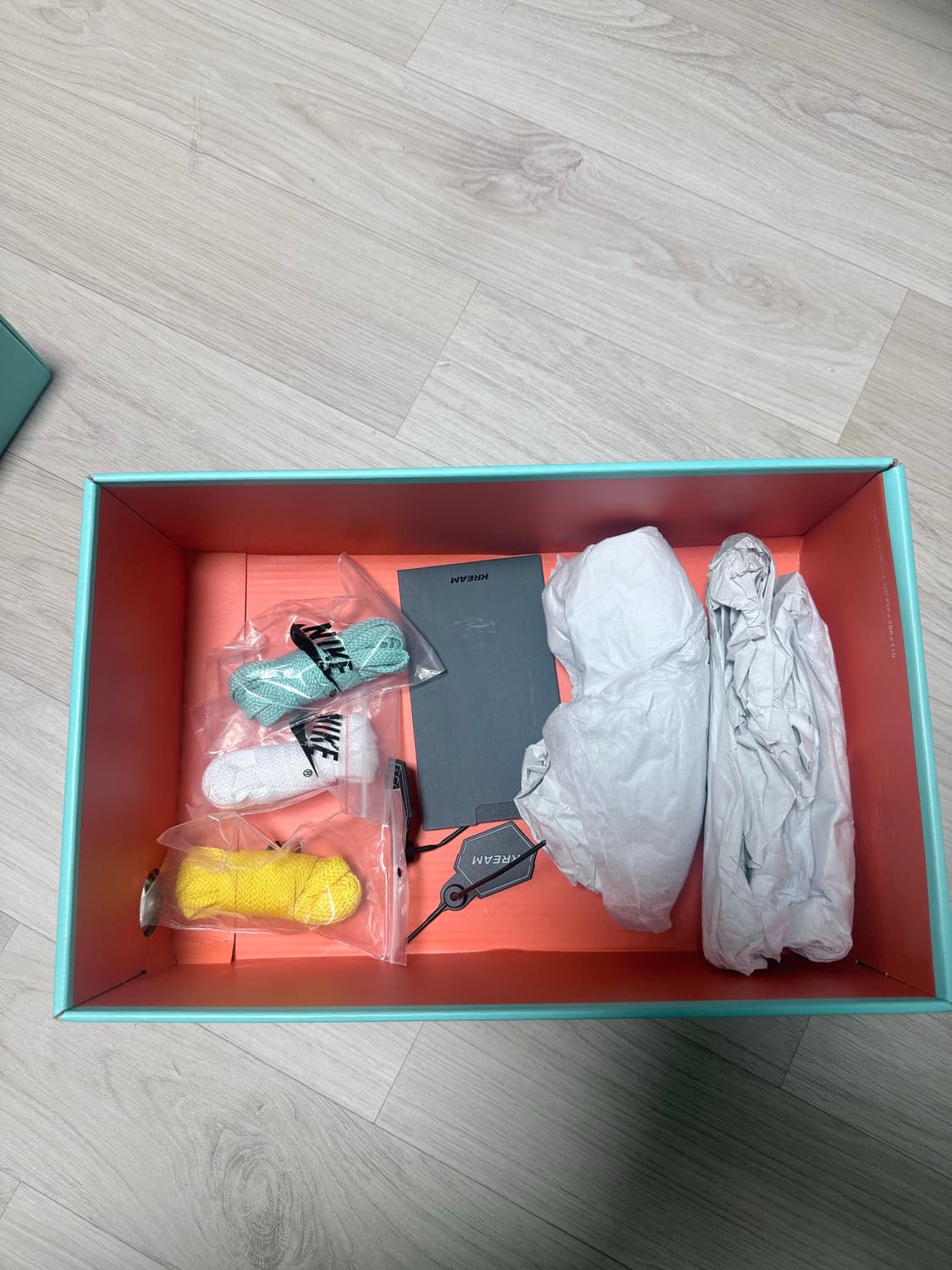 나이키 티파니 포스 270미리 박스 상품이미지2