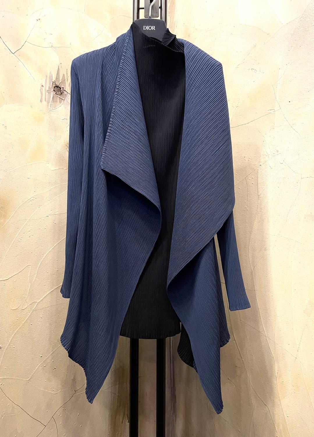 아르마니 꼴레지오니 레이어드 플리츠 가디건 55~66 상품이미지3