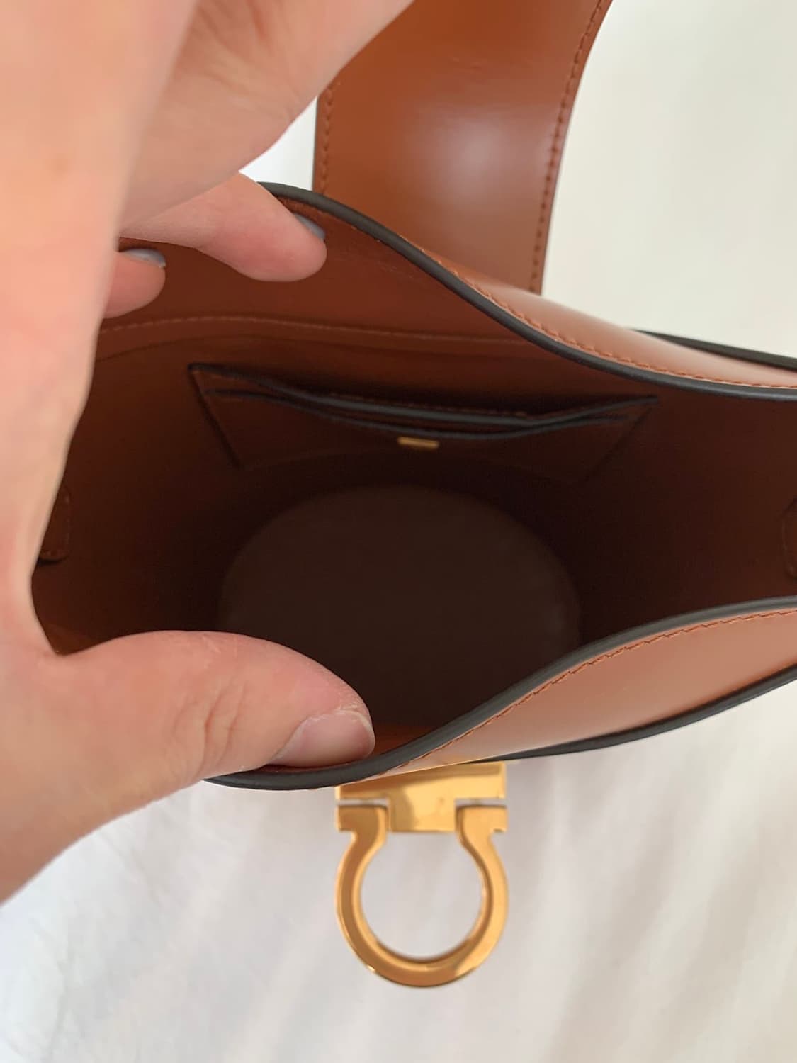 페레가모 트리폴리오 버킷백 상품이미지7