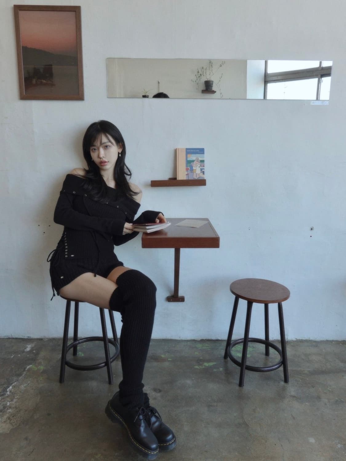 [새상품] 페일제이드 아일렛 스트링 오프숄더 니트 티 블랙 상품이미지5