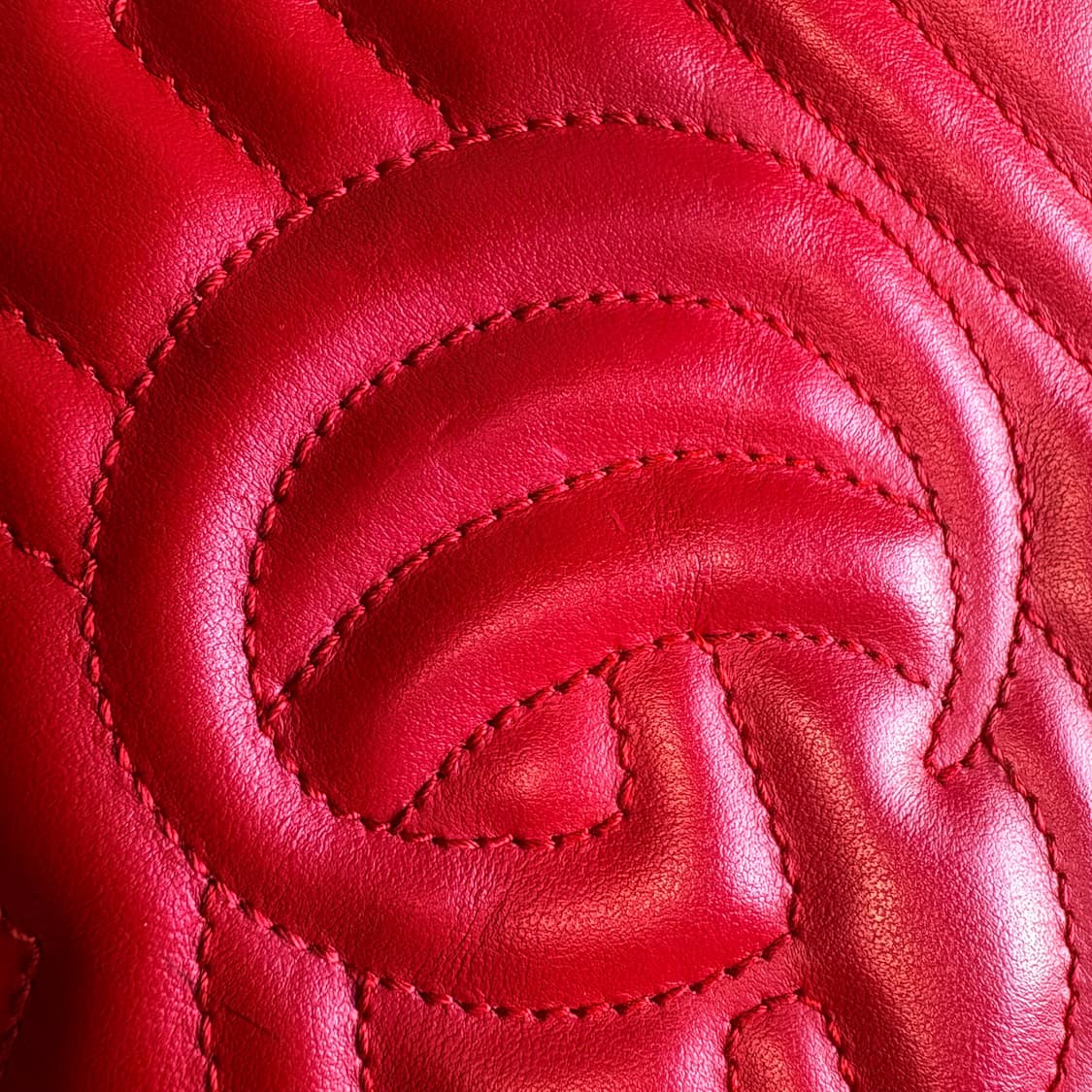 구찌 마몬트 마틀라쎄 체인 크로스백 레드 상품이미지5