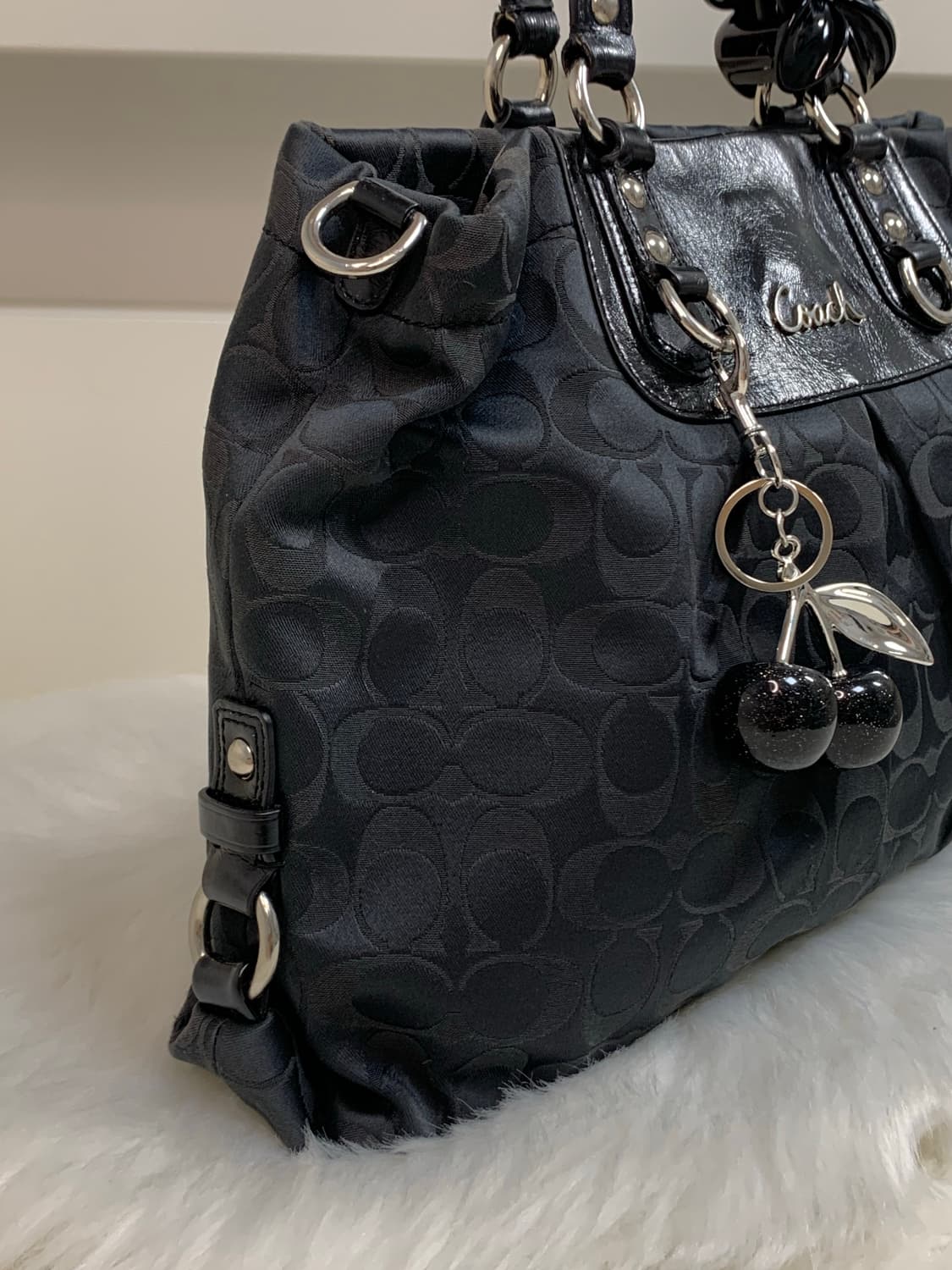 코치 시그니처 블랙 숄더백 상품이미지3