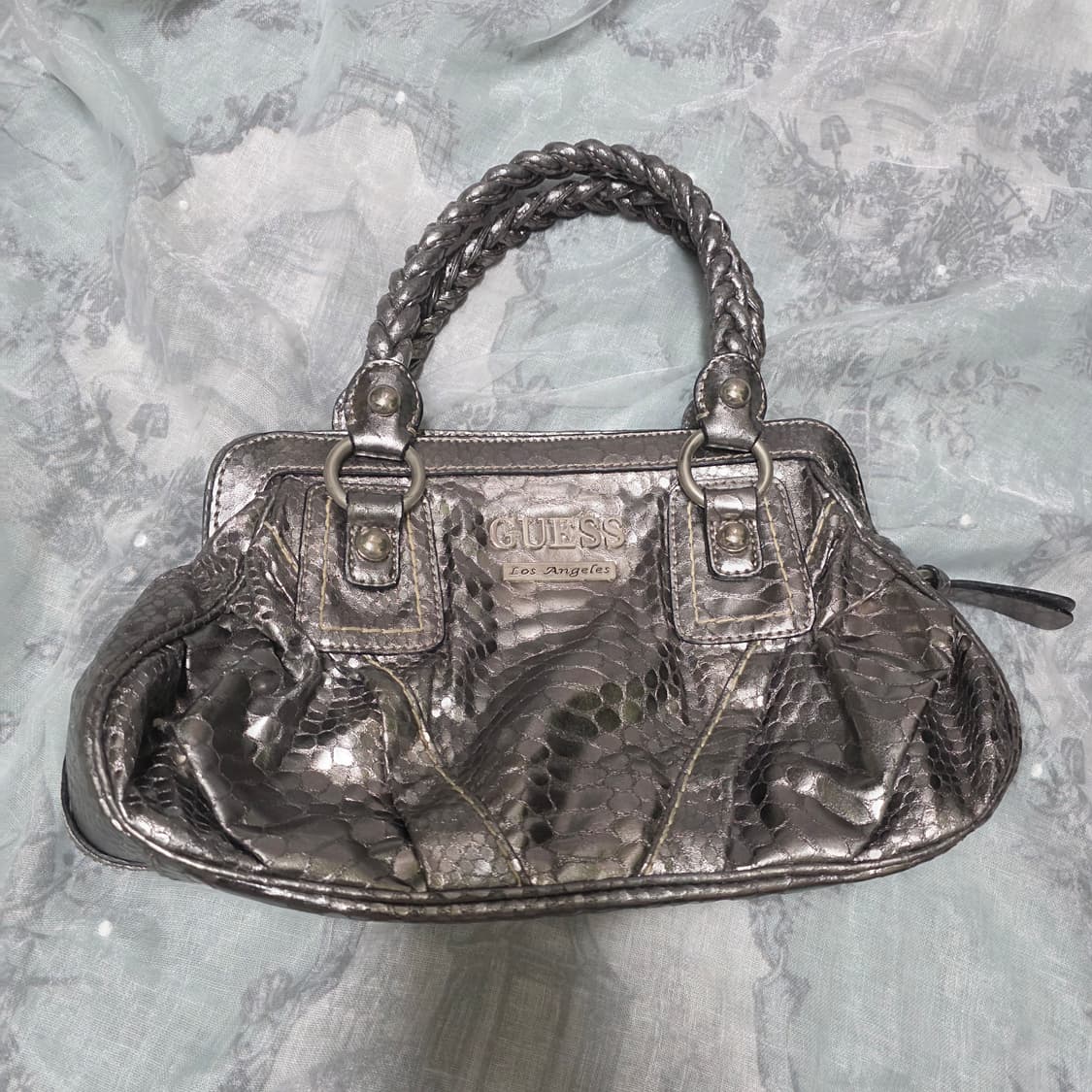 빈티지 Guess 게스 실버 메탈 레더 숄더백 y2k 오네갸루 상품이미지3