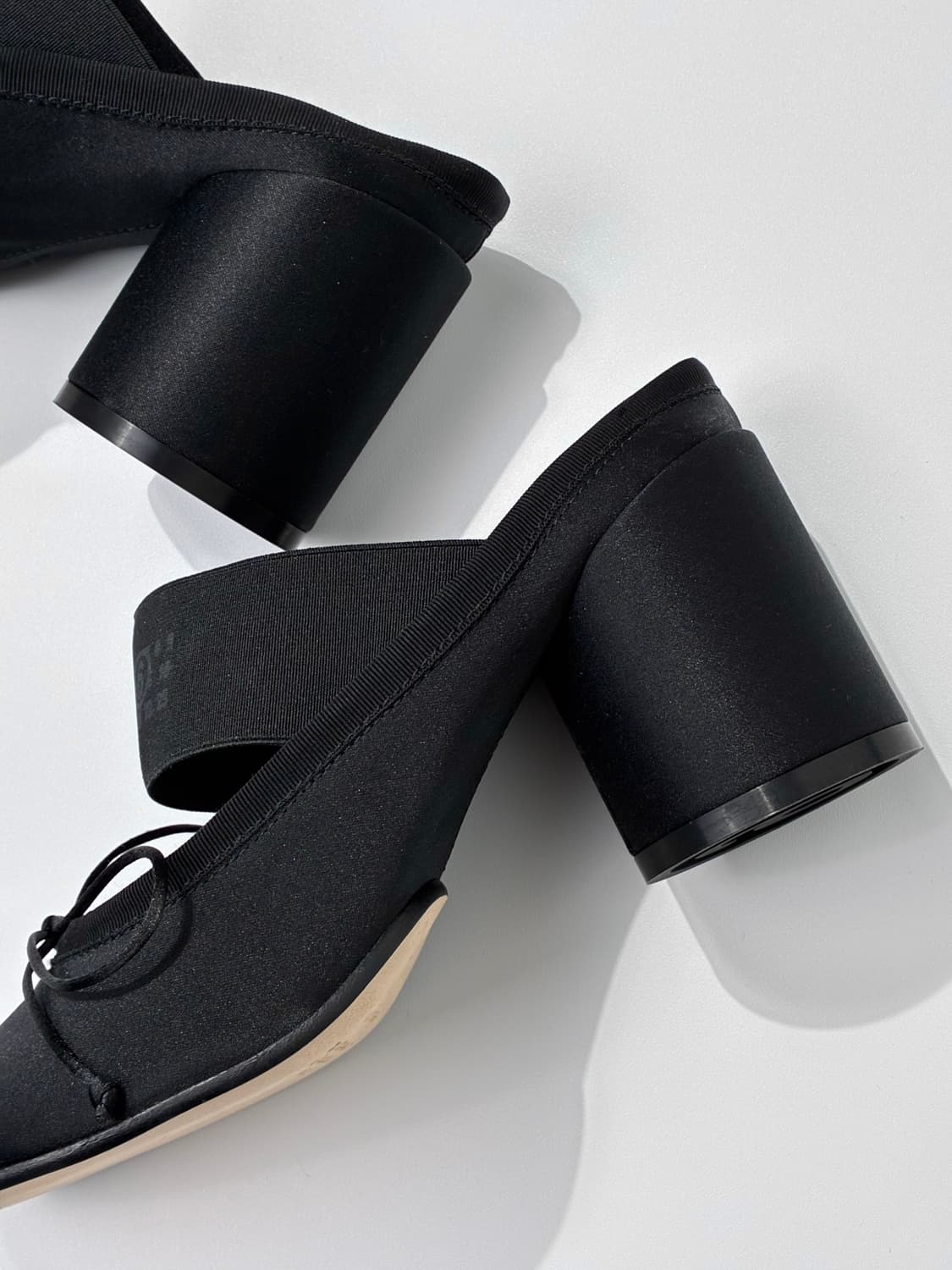 MM6 메종 마르지엘라 엘라스틱 발레 데콜레 플랫 힐 블랙 37사이즈 상품이미지2