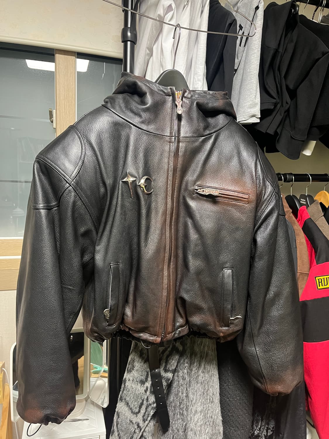 떠그클럽 빅락 레더 자켓 판매합니다. 상품이미지2
