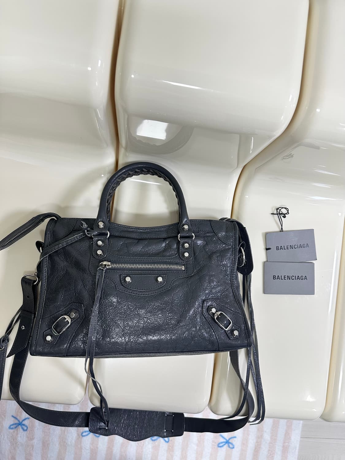 [A+ 정품] 발렌시아가 시티 모터백 스몰 다크그레이 상품이미지1