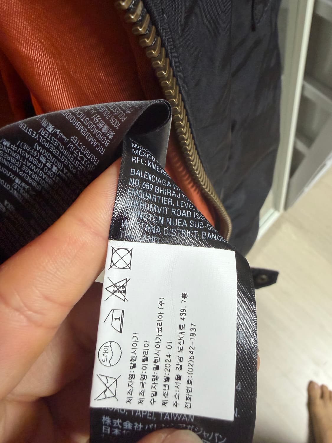 발렌시아가 3b봄버 2사이즈 판매합니다. 상품이미지5