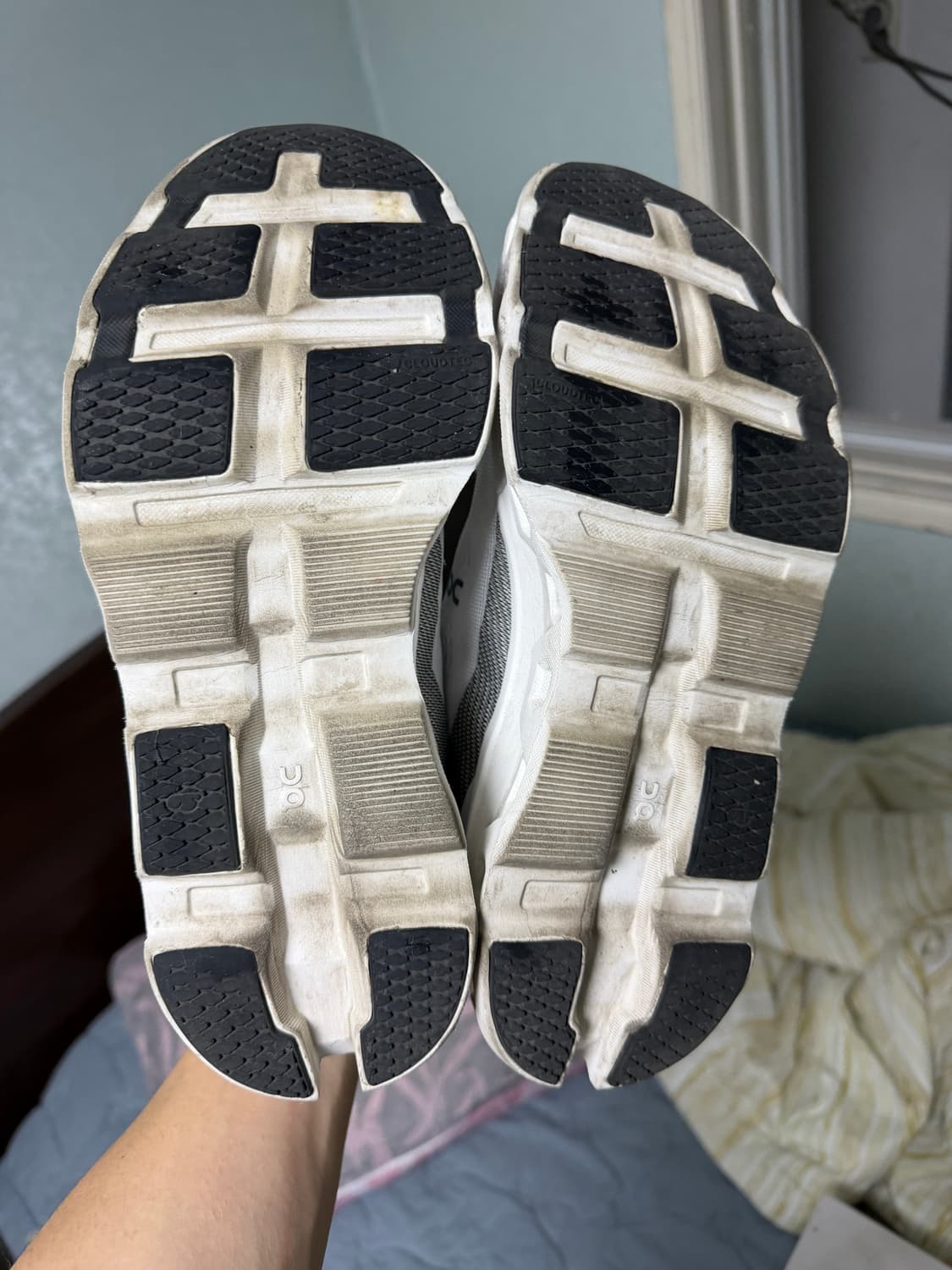 온러닝 클라우드몬스터2 270사이즈 판매(상태좋음) 상품이미지9