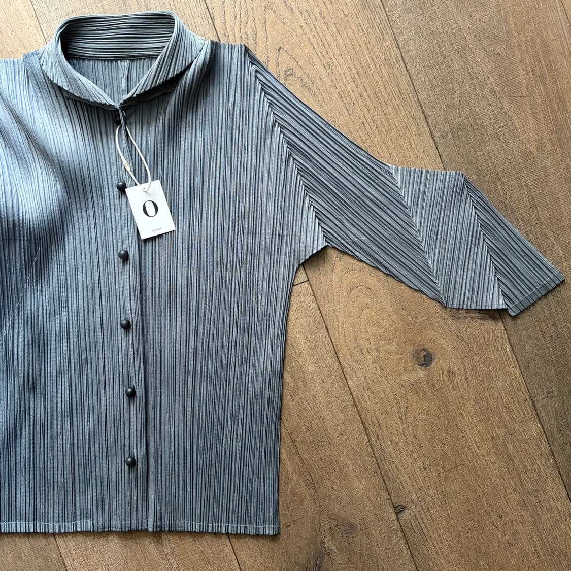 Mixed Pleats Button Detail Blouse 상품이미지5