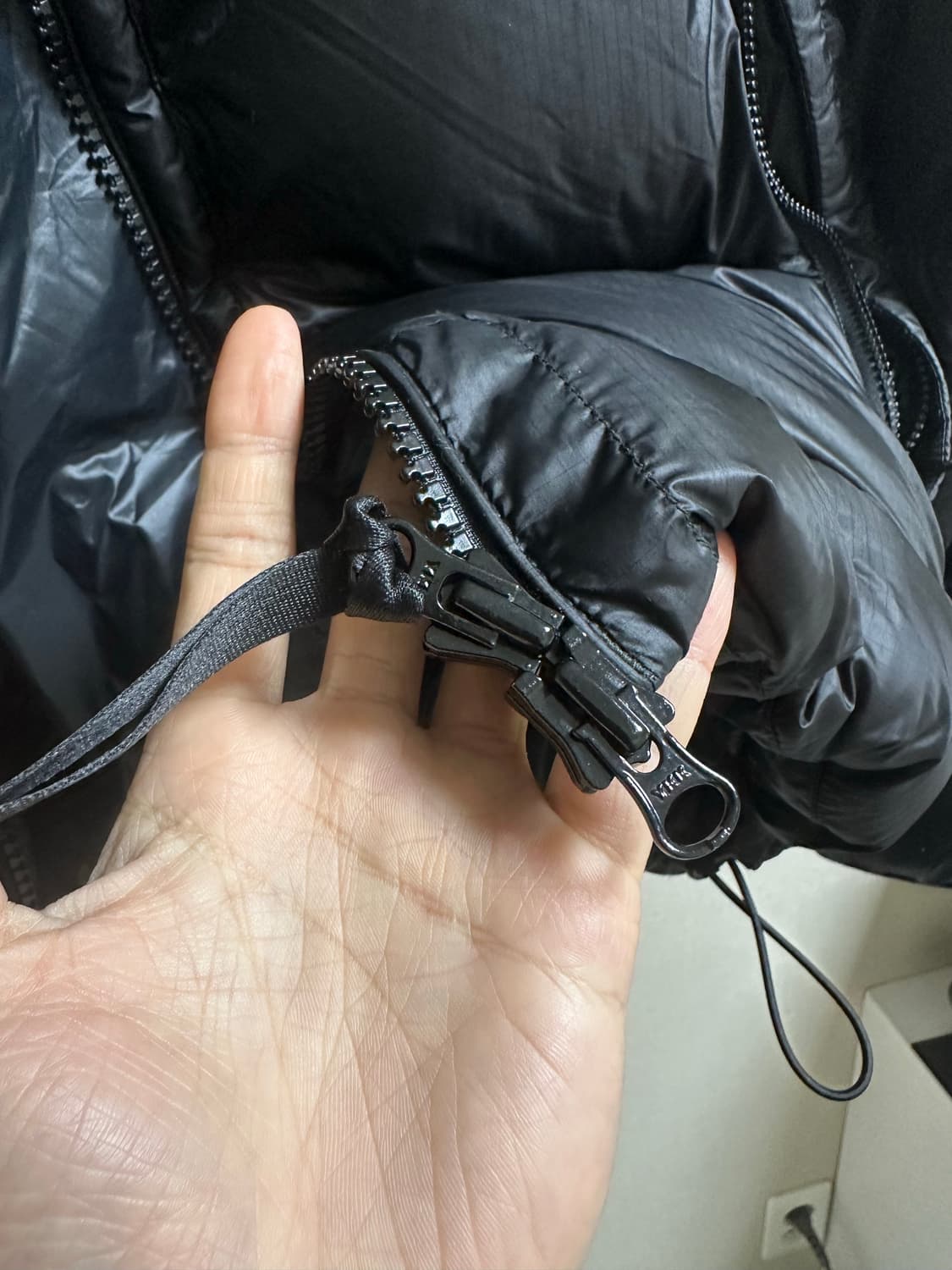 cp컴퍼니 dd쉘 패딩 24fw M 블랙 상품이미지10