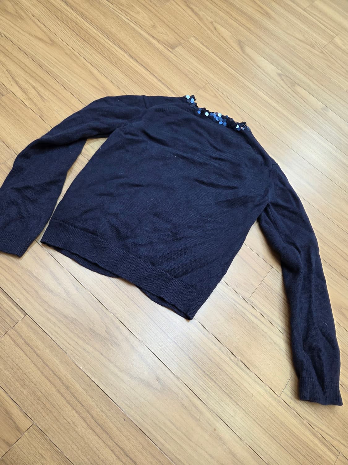 끌로에 키즈 네이비 가디건 사이즈 10입니다. 목 부분 큐빅 장식이 고급 상품이미지4