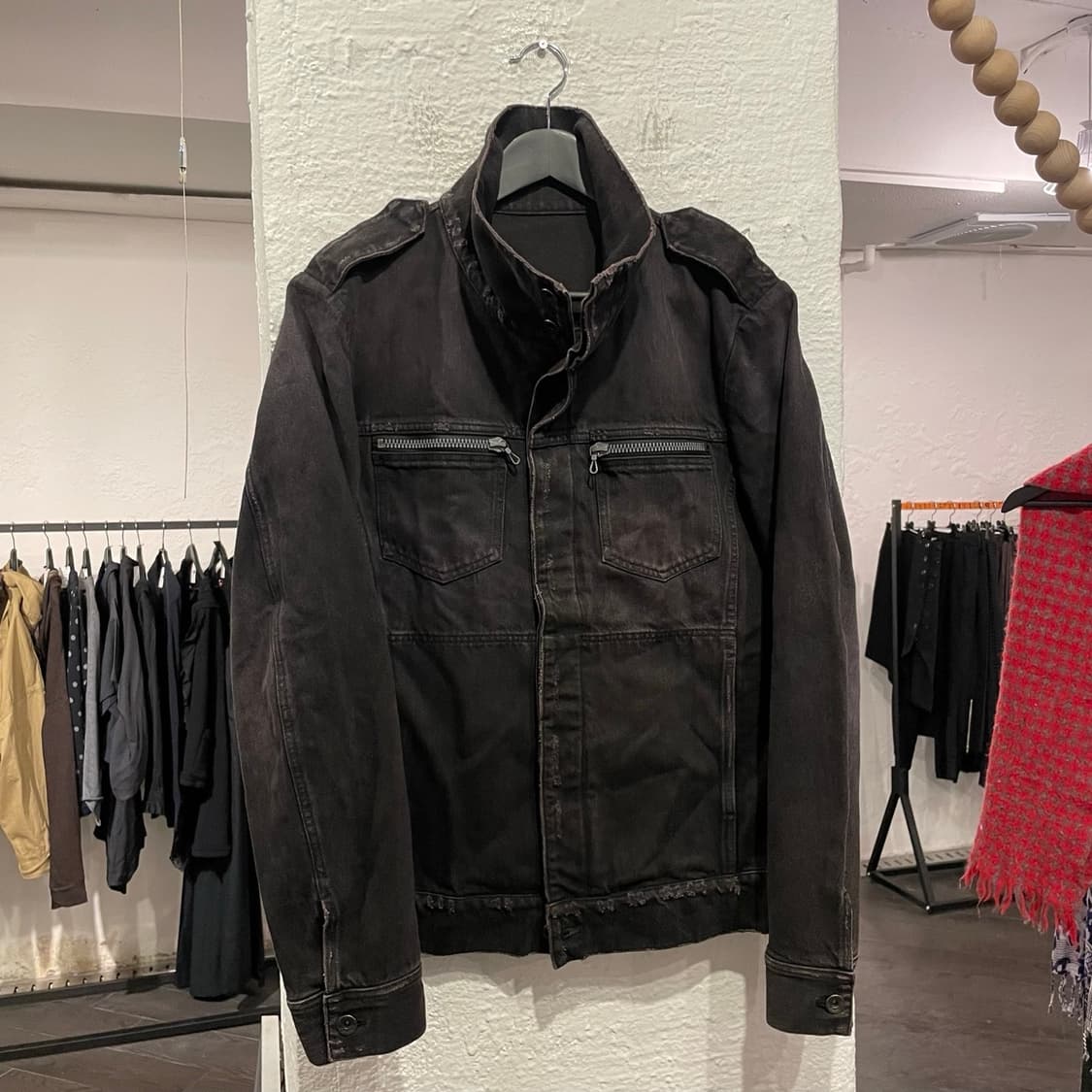 어태치먼트 하이넥 데님자켓 상품이미지1