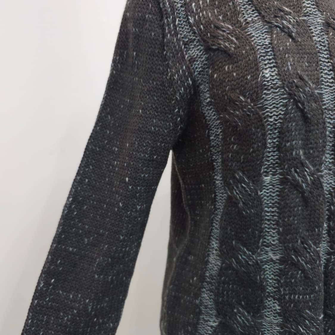 울혼방 차콜그레이 그라데이션 케이블 반목니트  상품이미지5