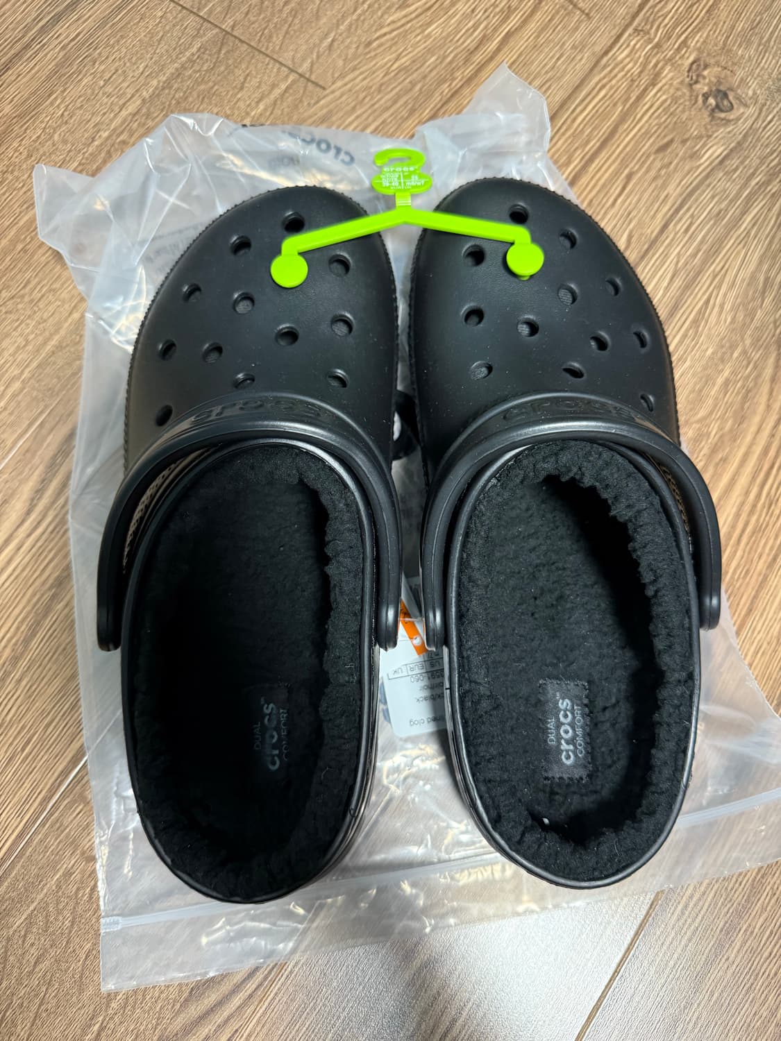 크록스 기모(털안감) 클래식 클로그 260 블랙 상품이미지2