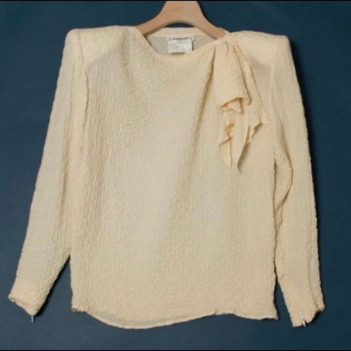 생로랑 실크 크레이프 숄더 패드 블라우스 상품이미지1