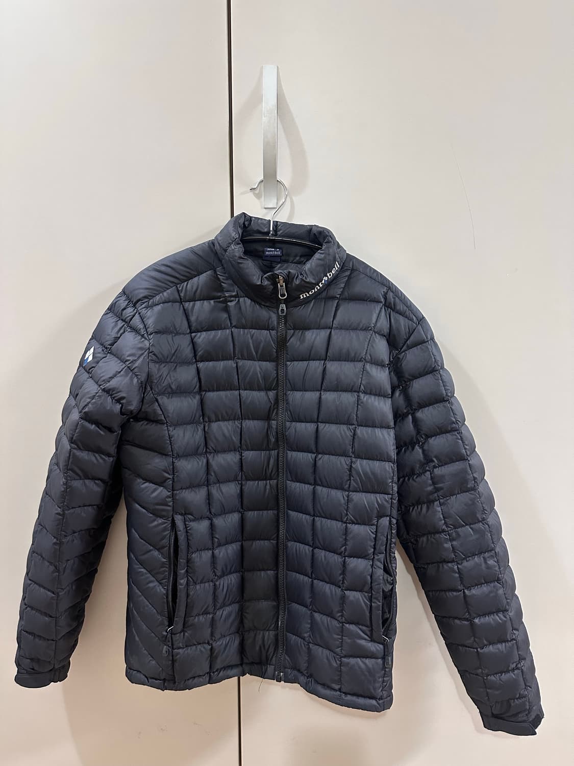 몽벨 경량패딩 팝니다 상품이미지1