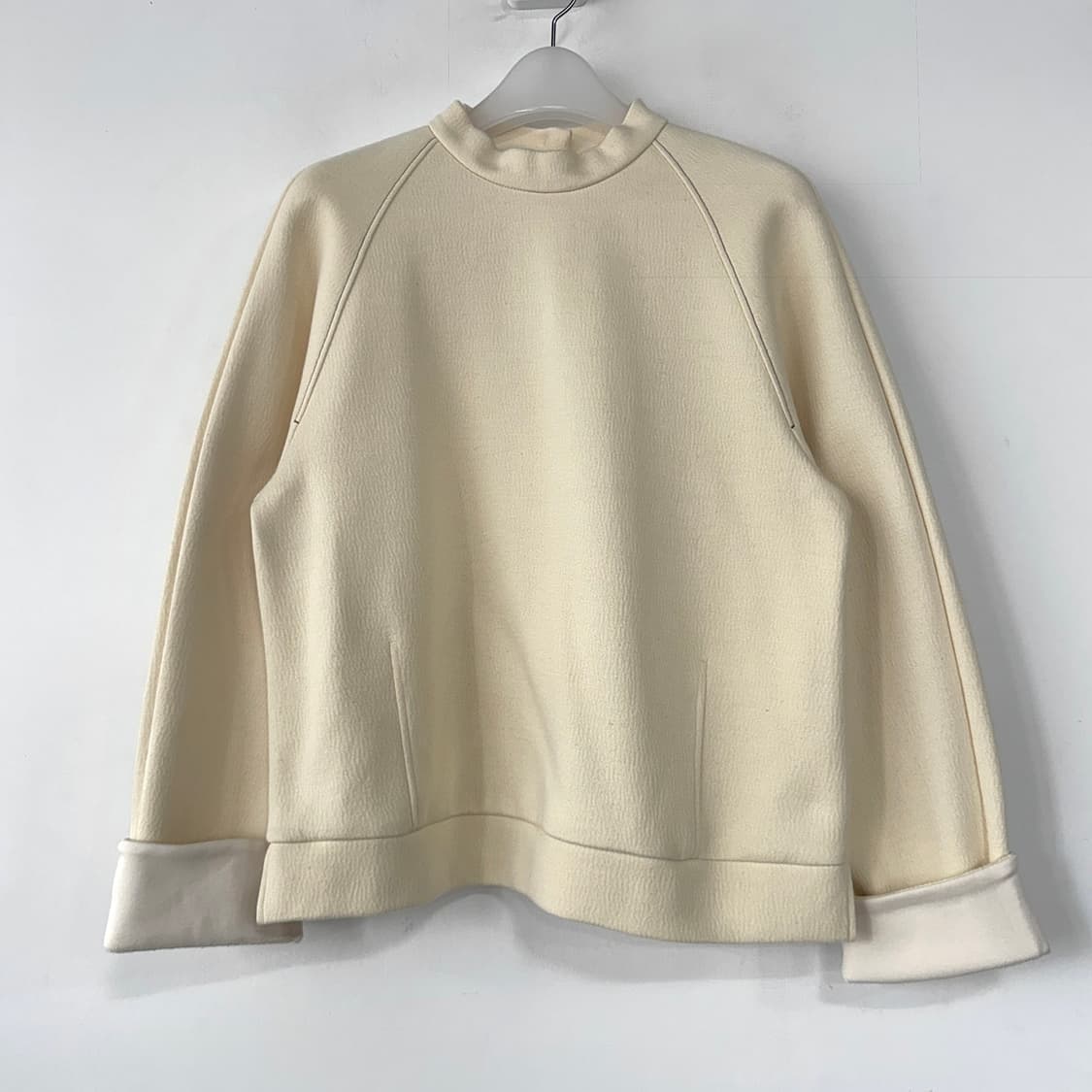 구호 KUHO 23 모크넥 스웨트셔츠 상품이미지1