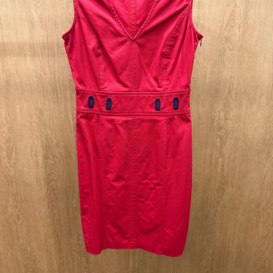 러브 모스키노 브이넥 슬리브리스 원피스 네이비 아일렛 장식 디테일 레드 상품이미지5