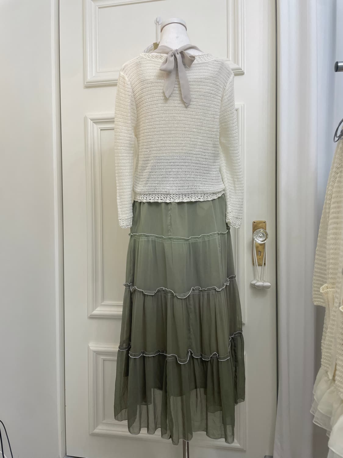ivory one button cardigan&gray lace shir 상품이미지3