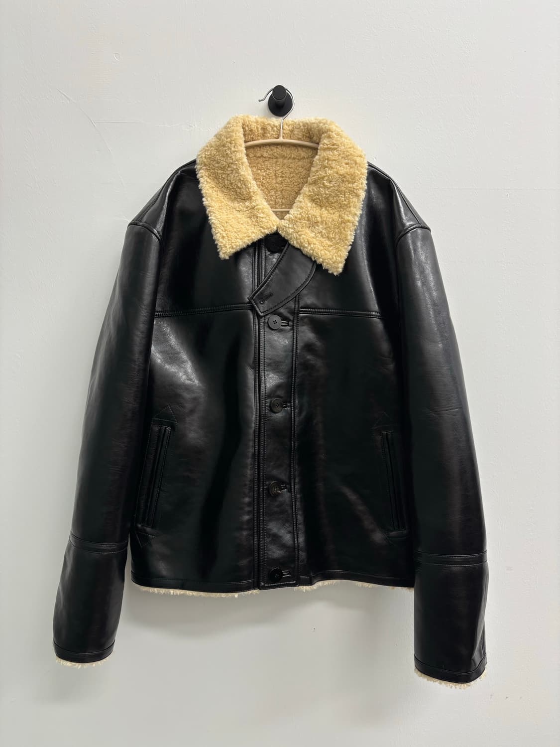 LEMARD 르마드 비건 레더 유광 무스탕 자켓 상품이미지2