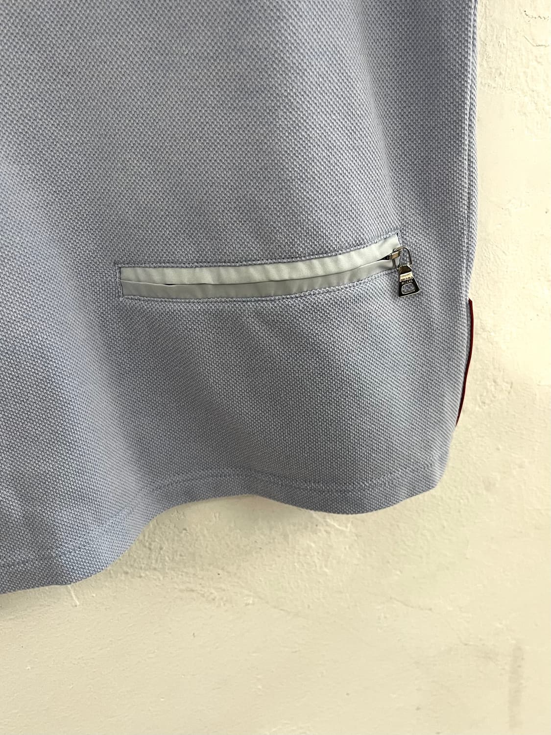 프라다 스포츠 백포켓 하프 집업 카라티 상품이미지8