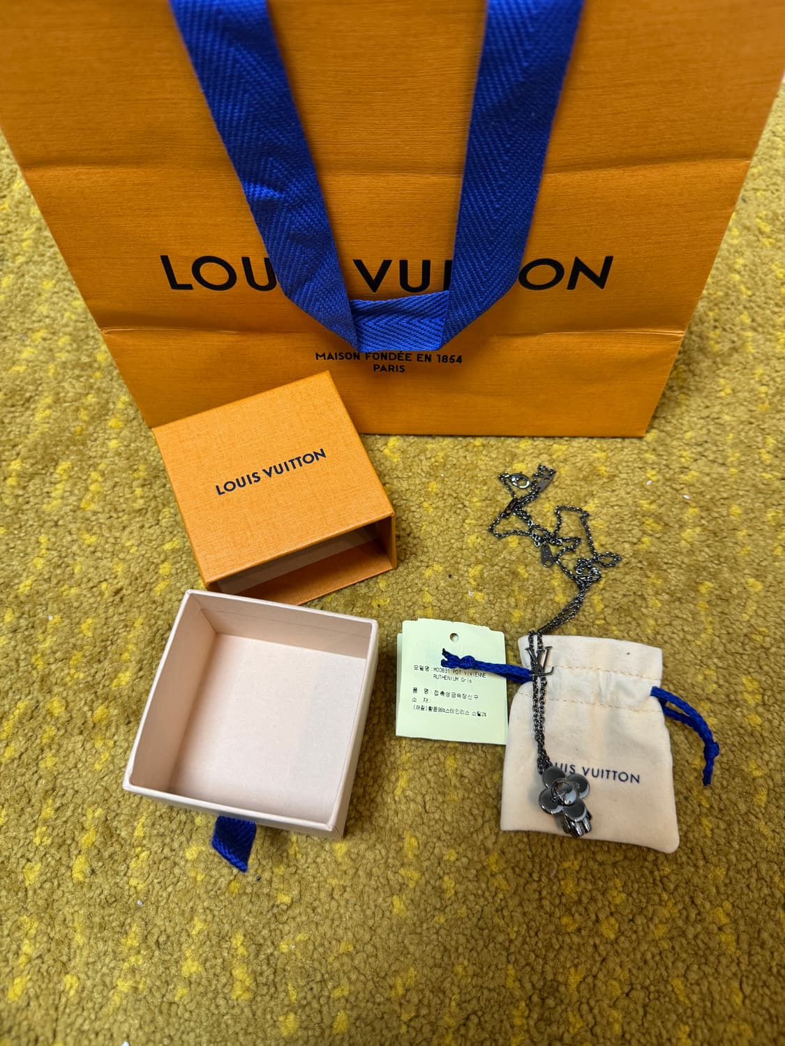루이비통 포트 비비엔느 목걸이 M00831 새상품 상품이미지1