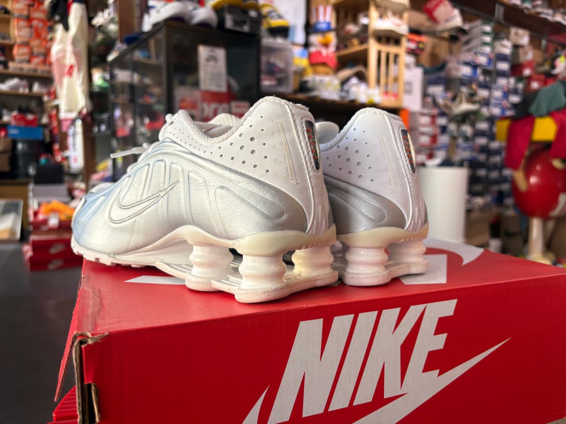 (W) 나이키 샥스 R4 화이트 메탈릭 실버 상품이미지2