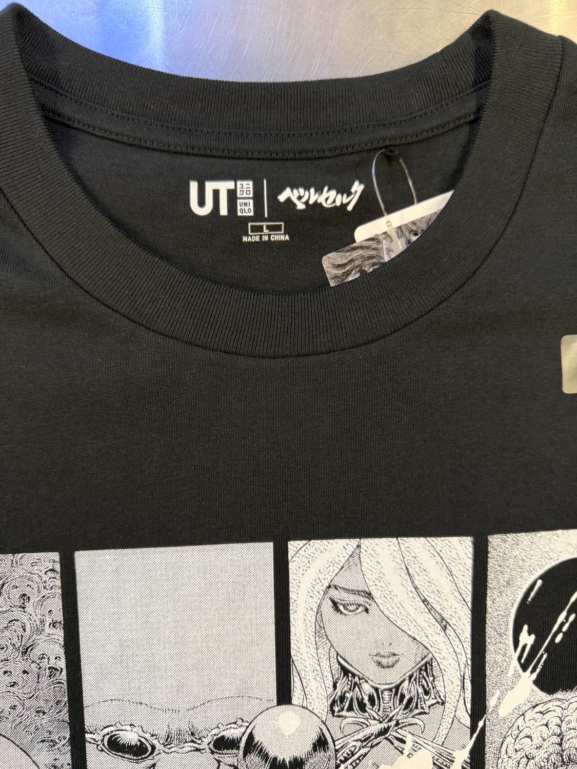 유니클로 UT 베르세르크 블랙 반팔티 L 상품이미지6