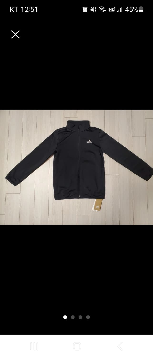 택 달린 아디다스 아동 트레이닝복 새상품입니다. 120사이즈 블랙 색상으 상품이미지1