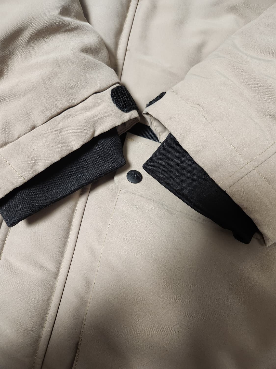 아이더 카라스 다운 패딩 지켓 사이즈95(m)

사용감 및 군데군데 오염 상품이미지4