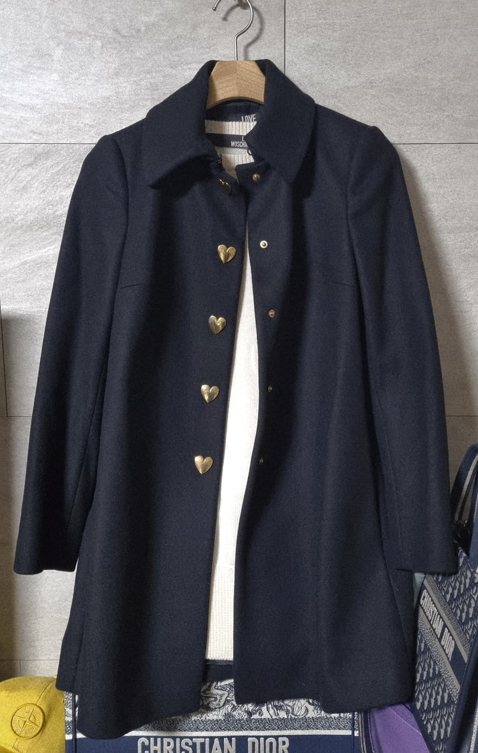 정품) 모스키노  블랙  하트금장 코트  상품이미지3