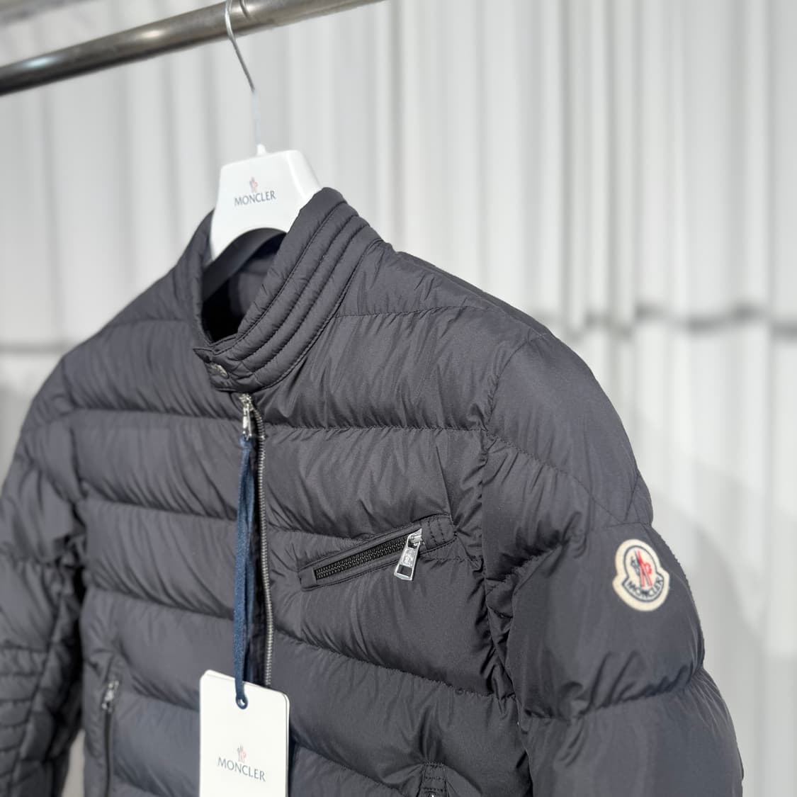 [새상품/2] [새상품] 몽클레르 오띠 쇼트 다운 패딩  상품이미지3