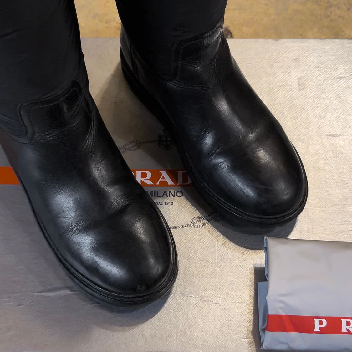 프라다 패치 디테일 퍼 부츠 상품이미지5
