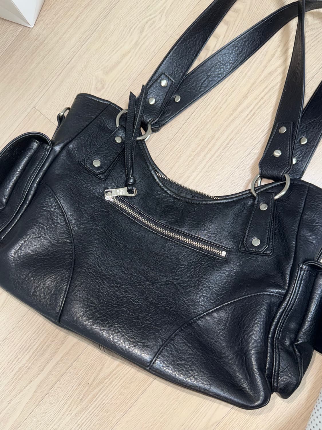 이우가마카라스 숄더백 블랙 상품이미지2