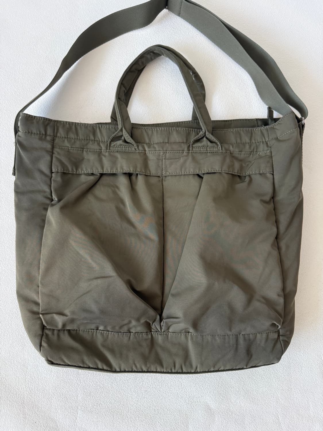 유니클로 씨(UNIQLO C) 헬멧백 상품이미지3